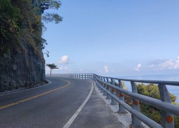 A perigosa rodovia em Taiwan percorre 118 km de extensão; esculpida em paredões de rocha à beira-mar, a rota oferece vistas do Oceano Pacífico