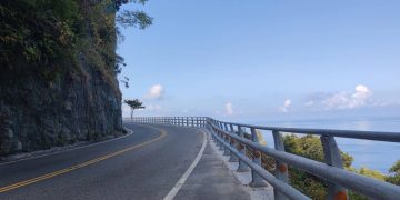 A perigosa rodovia em Taiwan percorre 118 km de extensão; esculpida em paredões de rocha à beira-mar, a rota oferece vistas do Oceano Pacífico