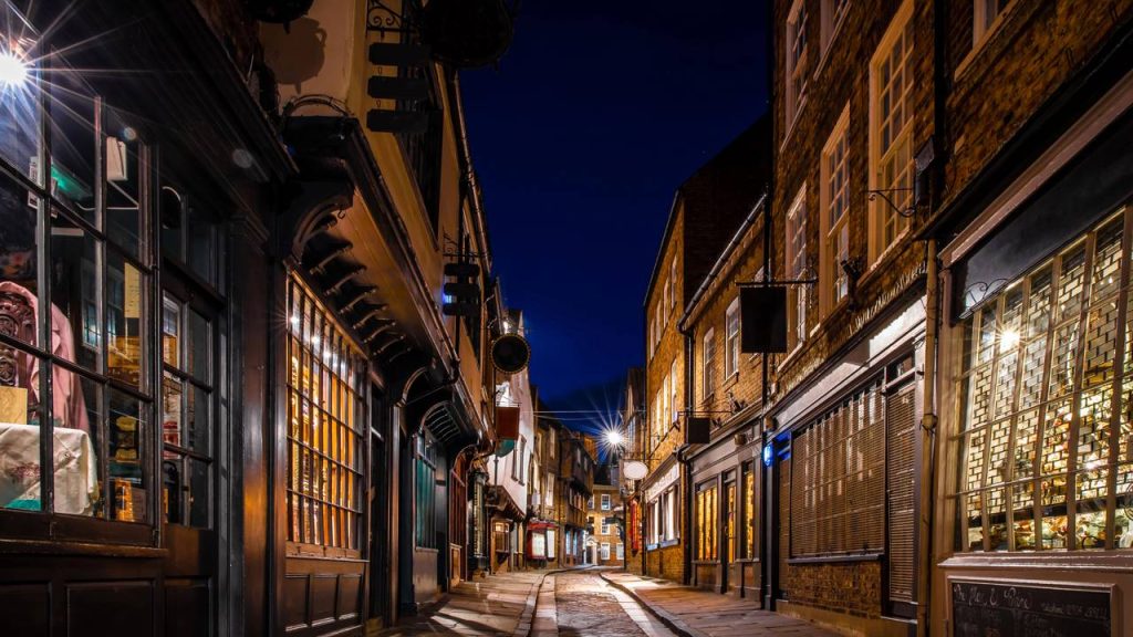 Fachadas coloridas das casas do porto histórico de Copenhague fundado no século dezessete