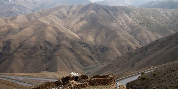 Rodovia no Marrocos ganha fama por suas curvas a 2.260 m de altitude, pois o trajeto de 1936 cruza o Atlas e une Marraquexe às portas do Saara