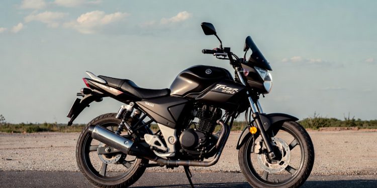 Moto de média cilindrada que faz até 30 km por litro equilibra desempenho e economia no dia a dia