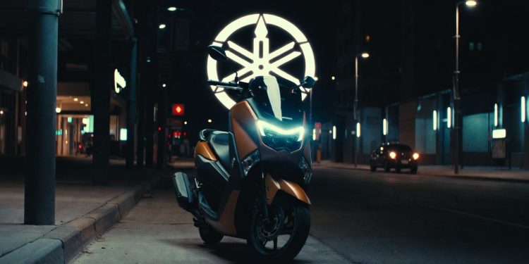 A scooter urbana da Yamaha aposta em conectividade, freios ABS nas duas rodas e segurança avançada para dominar o trânsito em 2026