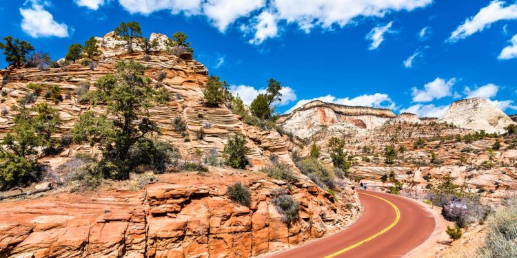Rodovia em Utah ganha fama por seu túnel de 1930, pois suas janelas na rocha a 1.700 m de altitude viraram o portal para o Parque Nacional de Zion