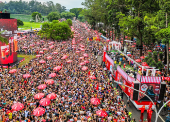 Turismo bate recorde, mas varejo recua 8% no Carnaval de 2026
