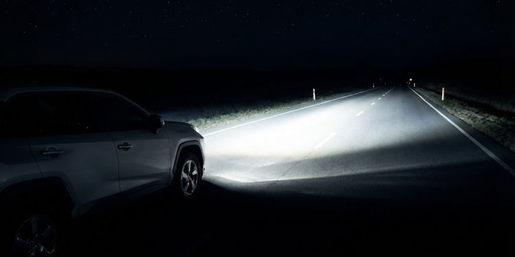 Utilização correta de luzes auxiliares em vias urbanas e rodovias conforme o CTB