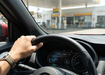 Preço da gasolina: salto de 13% no petróleo abre margem para alta de R$ 0,29 por litro