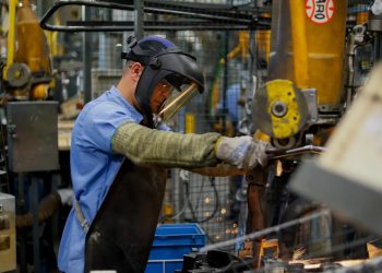 Produção industrial perde fôlego e tem maior queda desde 2024