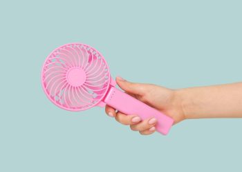 3 opções de ventilador portátil para fugir do calor, modelos a partir de R$ 39 que funcionam na hora
