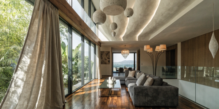 Sobrado moderno com pé direito duplo de 150 metros quadrados: conforto, estilo contemporâneo e iluminação natural