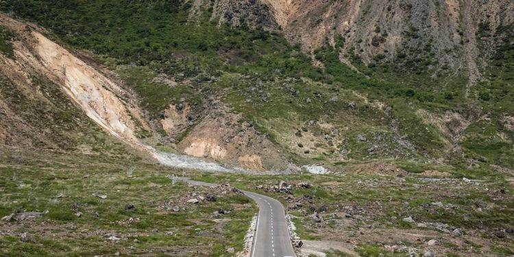 Com o trajeto a 1.600 metros de altitude e atravessando crateras vulcânicas, a rodovia japonesa tornou-se o caminho panorâmico mais espetacular de Fukushima