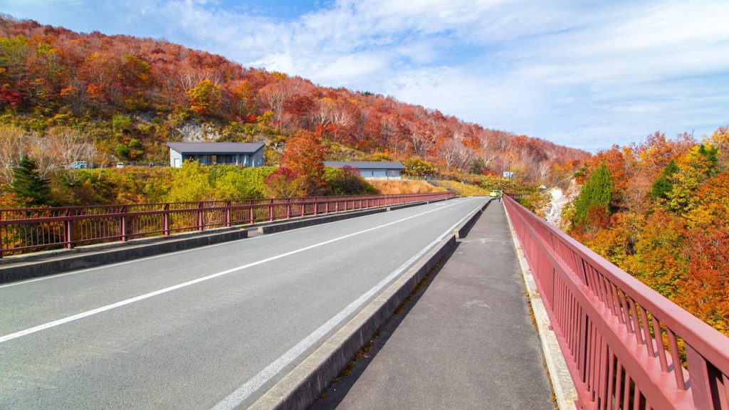 Com o trajeto a 1.600 metros de altitude e atravessando crateras vulcânicas, a rodovia japonesa tornou-se o caminho panorâmico mais espetacular de Fukushima