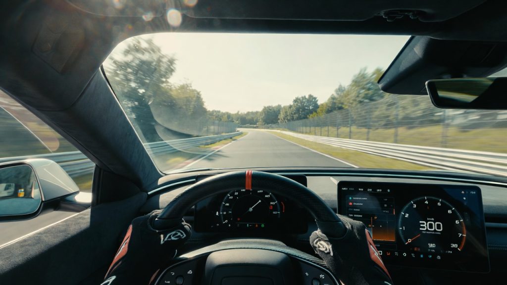 Supercarro de luxo da gigante chinesa consegue saltar do chão e andar com apenas três rodas