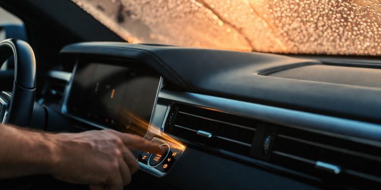 O barulho agudo ao ligar o veículo que pode ser o aviso final antes de um prejuízo de R$ 8 mil