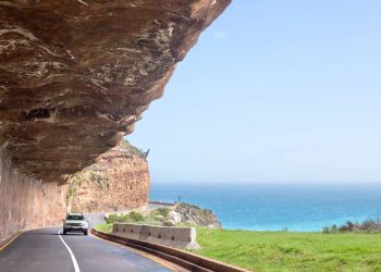 Com 9 km de extensão e 114 curvas na rocha, a estrada sul-africana surgiu como o percurso litorâneo mais radical e insano do mundo