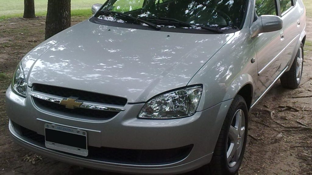Chevrolet Classic de 15 mil reais e seu custo-benefício - Wikimedia Commons