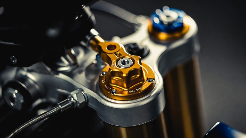 Superbike italiana com radar inteligente ajusta a suspensão sozinha e lê o asfalto à frente