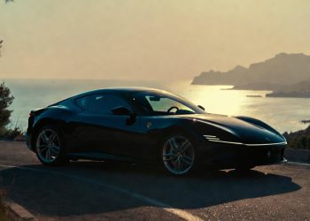 Modelo icônico da marca italiana abandona ronco do V12 e aposta em motor de 1000 cv