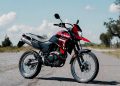 A moto de trilha da Yamaha que oferece o conforto de um sofá e a força necessária para dominar o barro e o asfalto