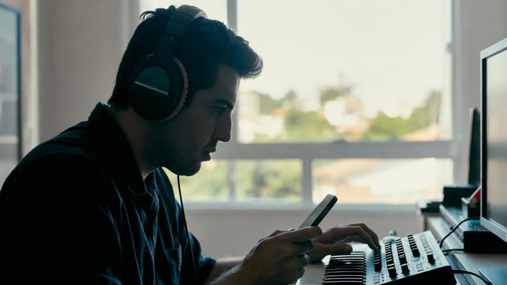 Projetar o som de aplicativos de luxo rende 10 mil reais e surpreende quem busca o topo da tecnologia criativa
