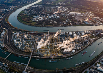 Reforma a vapor de gás natural em refinarias gera hidrogênio industrial em larga escala e impulsiona a química fina nacional