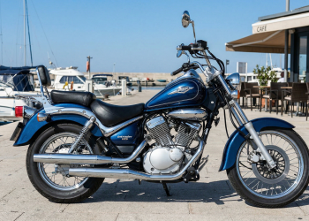 Suzuki Intruder 125 customizada por 7 mil reais vira a moto de estilo único que gasta quase nada de manutenção