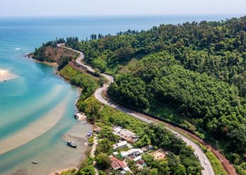 Rodovia no Vietnã ganha fama por suas curvas a 500 metros de altitude, pois seus 21 km de extensão cruzam montanhas à beira do Mar da China Meridional