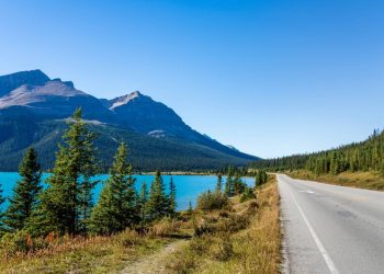 Rodovia no Canadá ganha fama por suas geleiras, pois seus 232 km de extensão unem Banff a Jasper entre picos nevados e lagos de degelo azuis