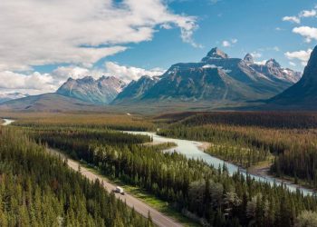 Rodovia no Canadá ganha fama por suas geleiras, pois seus 232 km de extensão unem Banff a Jasper entre picos nevados e lagos de degelo azulados