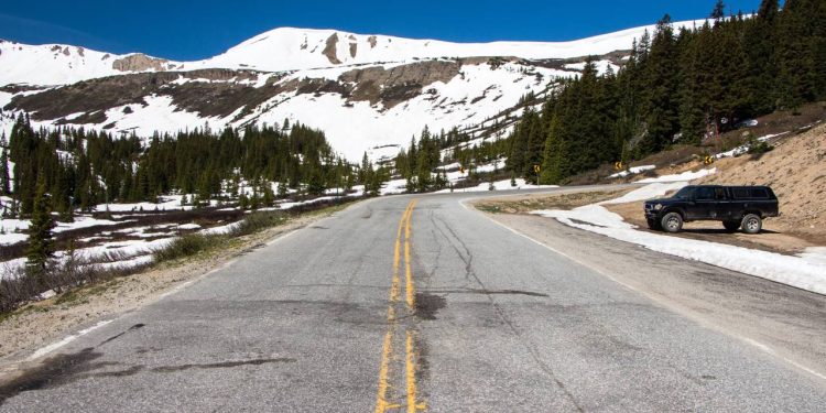 Estrada no Colorado ganha fama por seus 3.687 metros de altitude, pois o trajeto de 1881 cruza as Rochosas com curvas estreitas e abismos perigosos