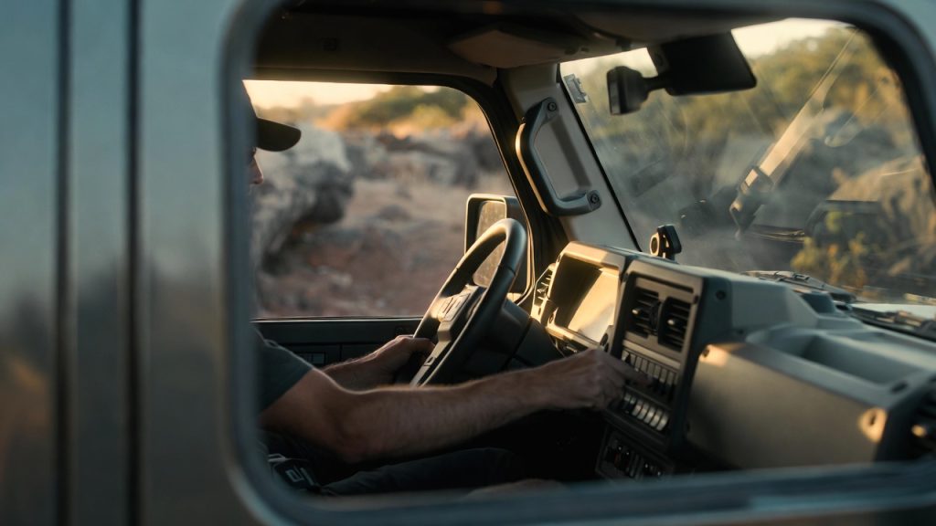 Novo SUV off-road de marca britânica que usa motor alemão chega para brigar com o Jeep Wrangler
