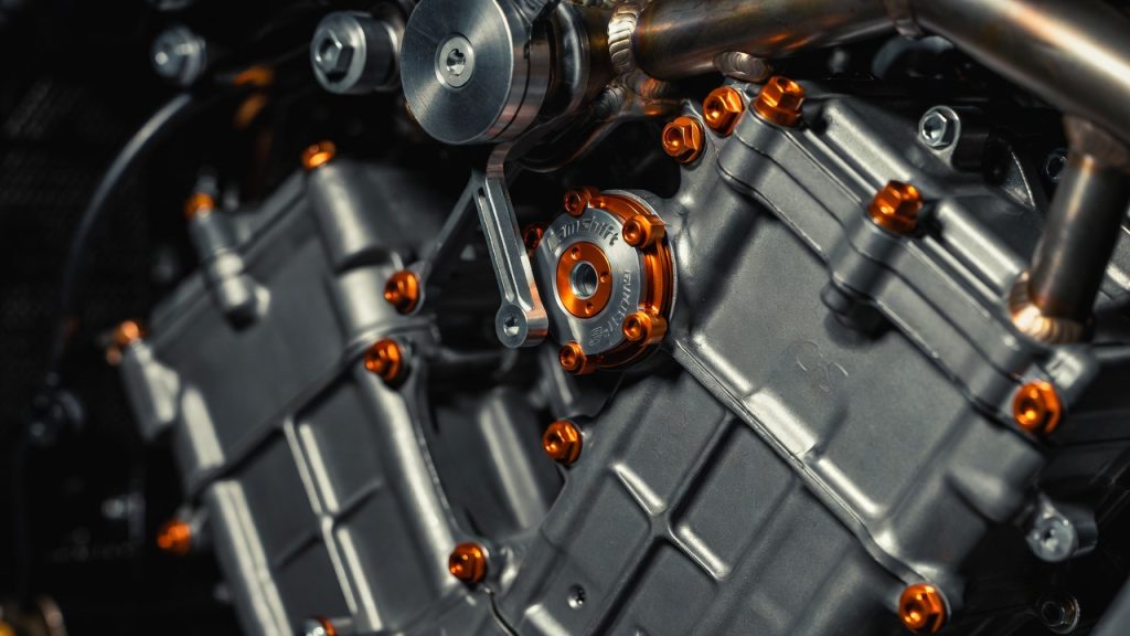 Nova fera das pistas de marca austríaca ganha motor gigante e tecnologia que intimida rivais