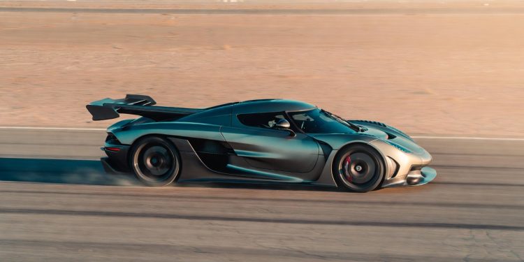 O carro mais rápido do mundo que custa R$ 15 milhões e usa tecnologia de jatos para vencer o vento