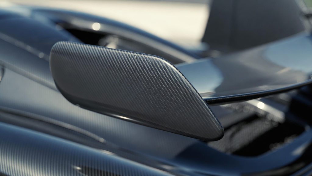 O carro mais rápido do mundo que custa R$ 15 milhões e usa tecnologia de jatos para vencer o vento