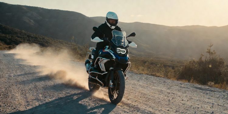 A nova "Rainha das Estradas" da marca alemã chega ao Brasil com motor maior e câmbio automático