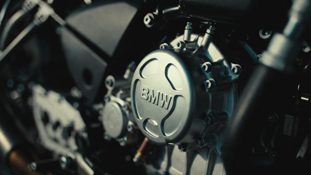 A nova "Rainha das Estradas" da marca alemã chega ao Brasil com motor maior e câmbio automático