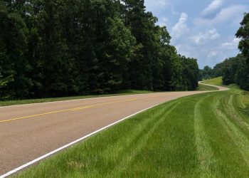 Com 715 km de extensão, a Natchez Trace Parkway surge como o caminho histórico que conecta o Mississippi ao Tennessee