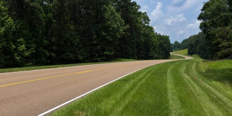 Com 715 km de extensão, a Natchez Trace Parkway surge como o caminho histórico que conecta o Mississippi ao Tennessee