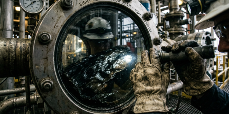 O sistema que impede depósitos minerais e melhora a eficiência na produção de petróleo