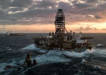 Perfuração a 7 mil metros sob o leito marinho extrai o óleo que garante a nossa soberania energética hoje