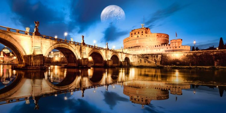 Com seus dez anjos de mármore esculpidos por Bernini e arcos de pedra de 134 d.C., a estrutura tornou-se o maior marco do rio Tibre em Roma