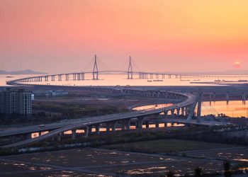 Com 21.380 metros de extensão sobre o mar, a ponte estaiada na Coreia do Sul surge como um recorde nacional de engenharia e logística