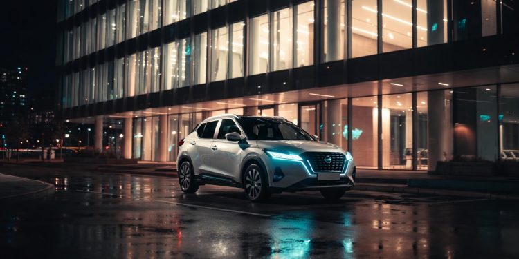 Utilitário japonês ignora a crise e vende como água por oferecer mecânica inquebrável