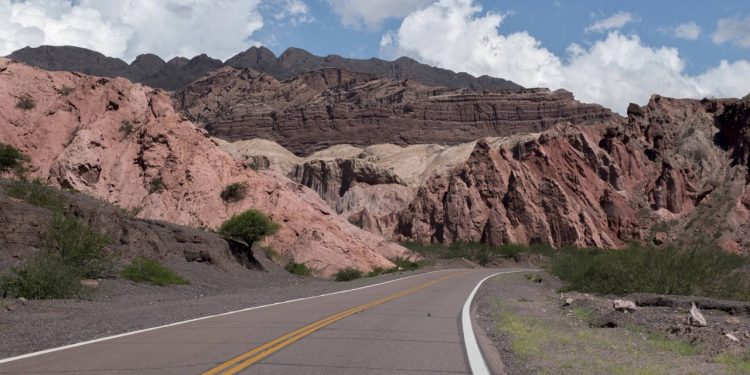 Rodovia na Argentina ganha fama por seus 5.194 km, pois cruza 236 pontes e 27 montanhas, sendo a rota mais épica de toda a Patagônia