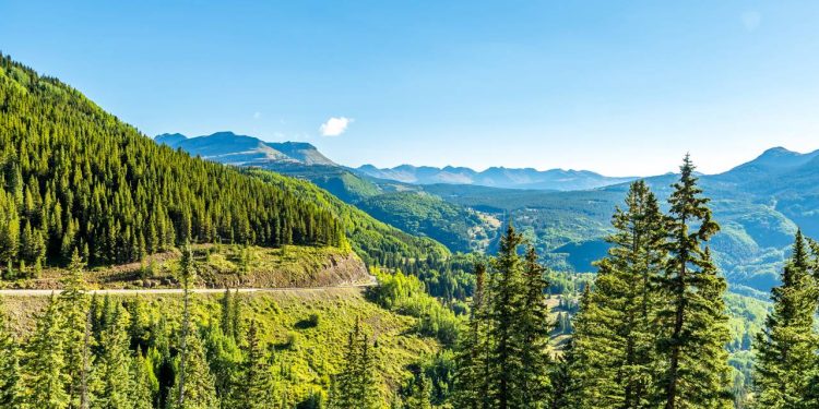 Rodovia no Colorado ganha fama por suas montanhas, pois seus 375 km de extensão cruzam as Rochosas através da famosa Million Dollar Highway