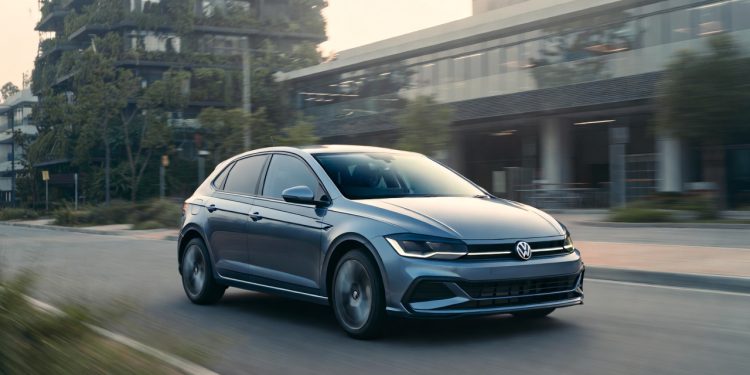 Hatch alemão que lidera as vendas em 2026 esconde um segredo de economia no seu motor de três cilindros