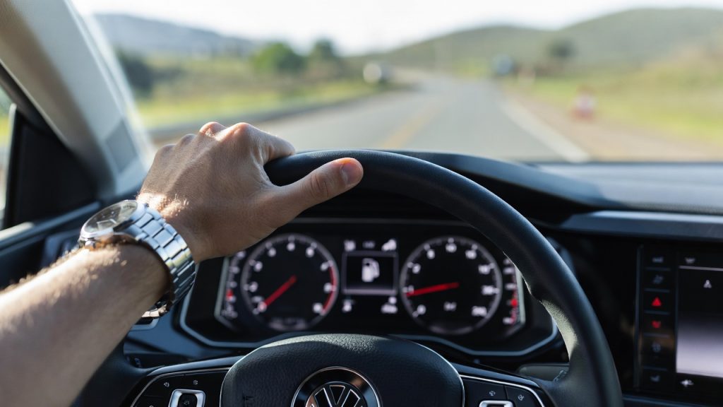 Modelo da marca alemã com motor turbo e consumo de popular vira surpresa para todos ao entregar desempenho e economia extrema em um só pacote
