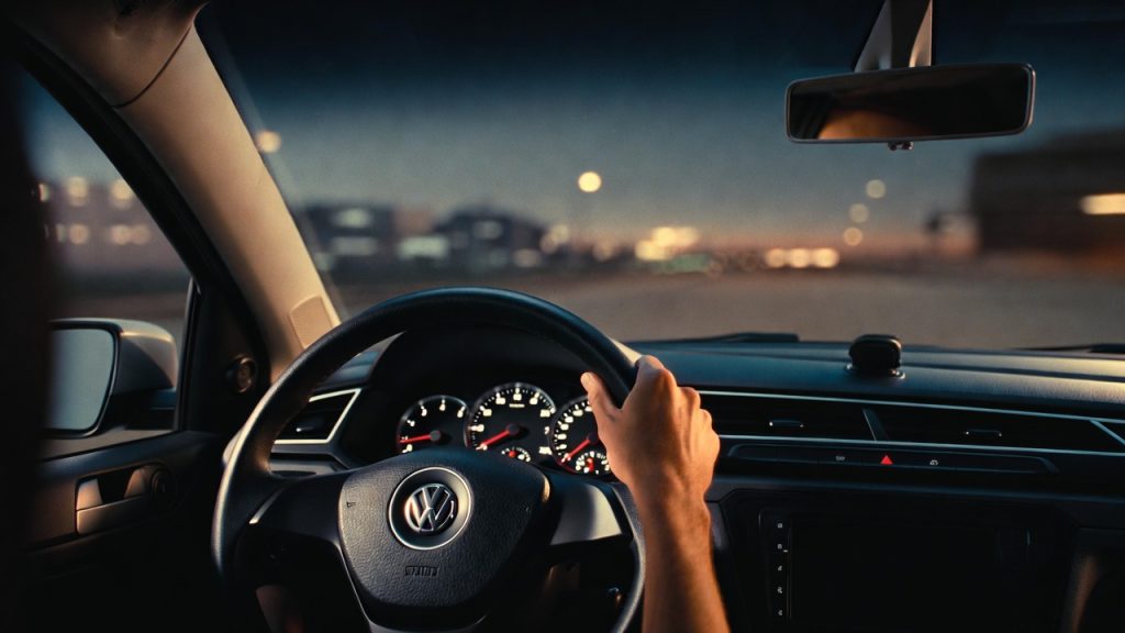 O carro popular que saiu de linha mas continua valorizando mais que os modelos zero km no Brasil