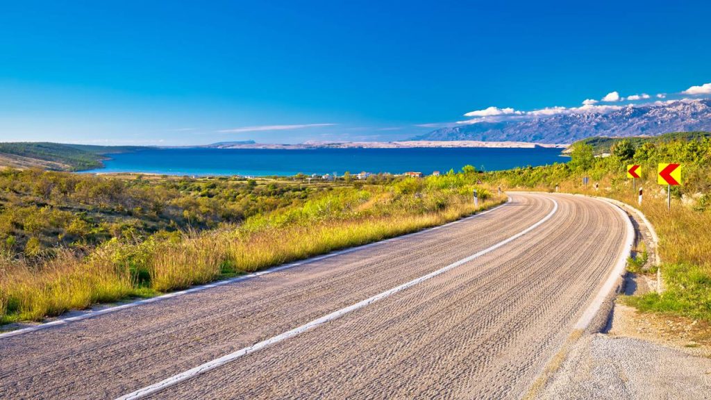 Rodovia na Croácia ganha fama mundial, pois seus 643 km de curvas sobre o mar Adriático formam a rota costeira mais bela e perigosa da Europa