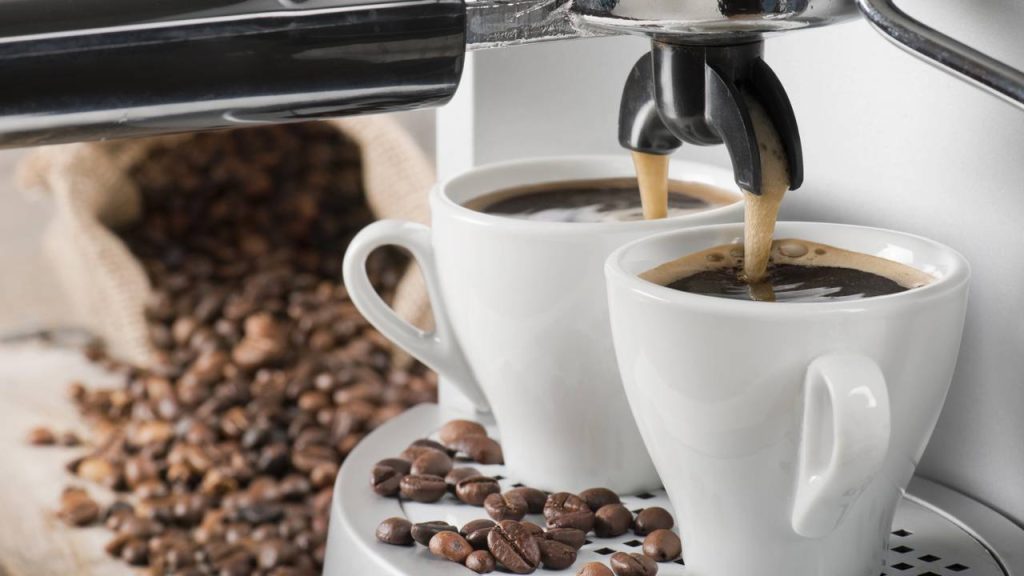 Cafeteira italiana e economia no café gourmet - Créditos: depositphotos.com / limpido