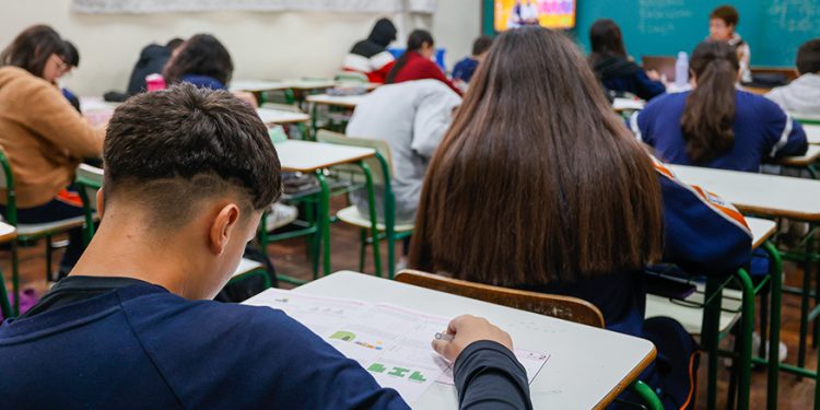 Inflação (IPCA) recua e fica abaixo de 4% pela primeira vez desde 2024